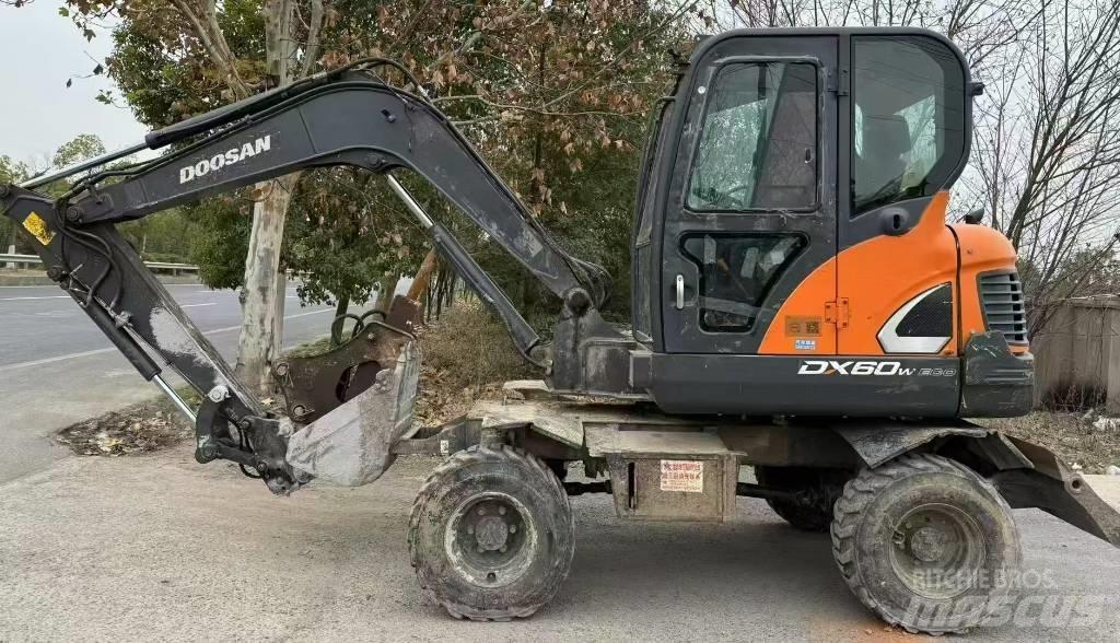 Doosan DX 60 Kolová rýpadla