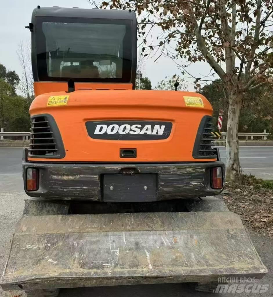 Doosan DX 60 Kolová rýpadla