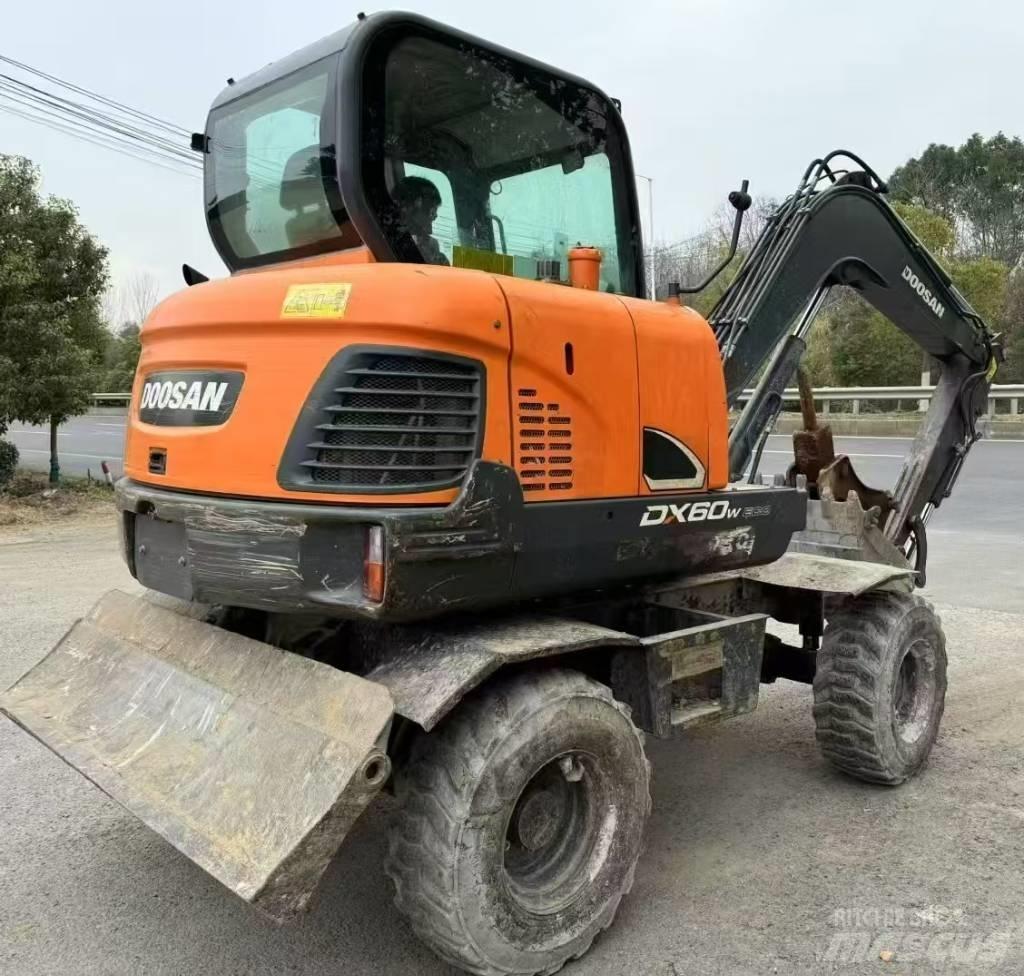 Doosan DX 60 Kolová rýpadla
