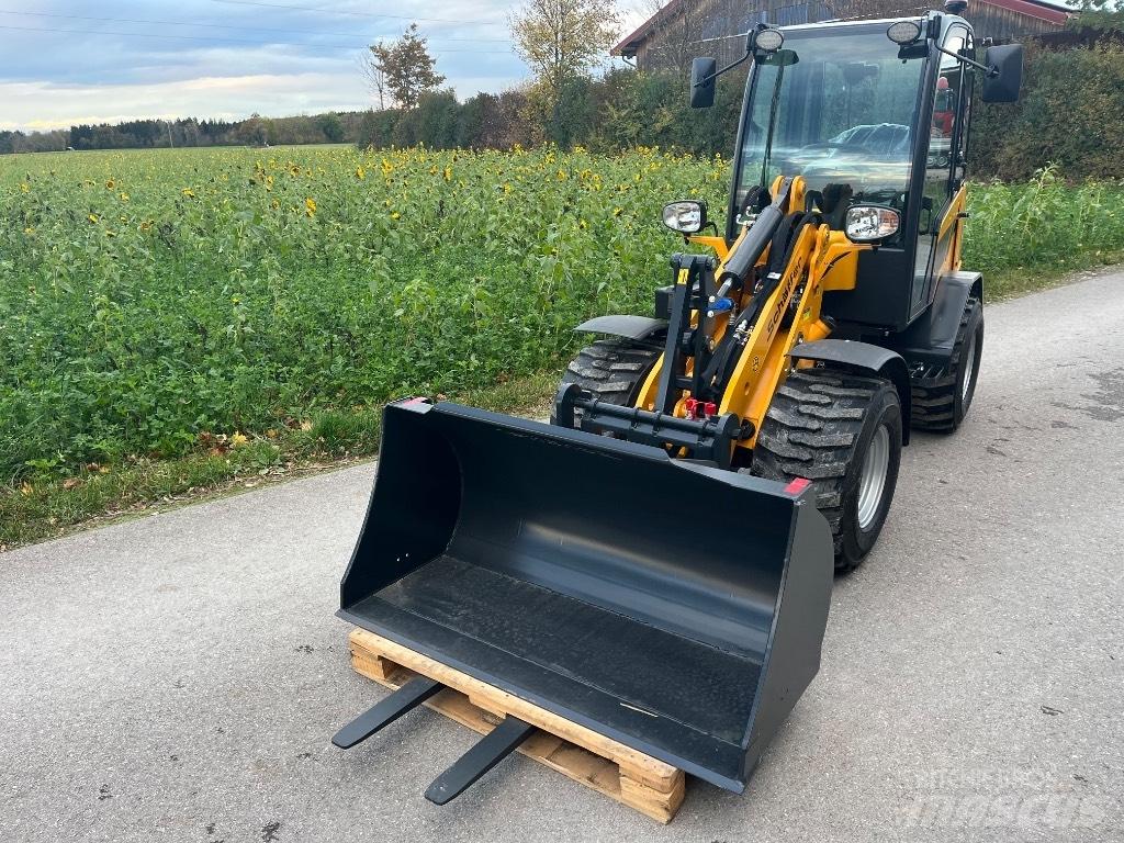 Schäffer 2445S Smykem řízené nakladače