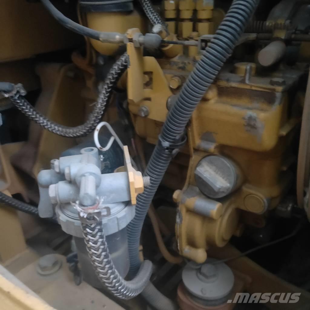 CAT 302CR Mini rýpadla < 7t