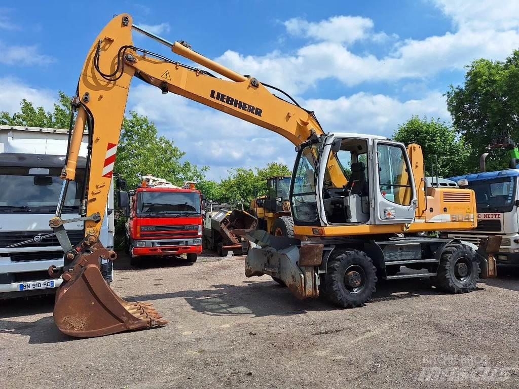 Liebherr A904C Kolová rýpadla