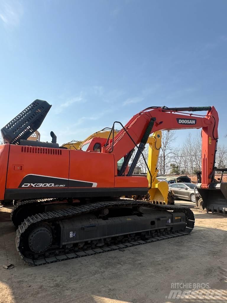 Doosan DX 300 Pásová rýpadla