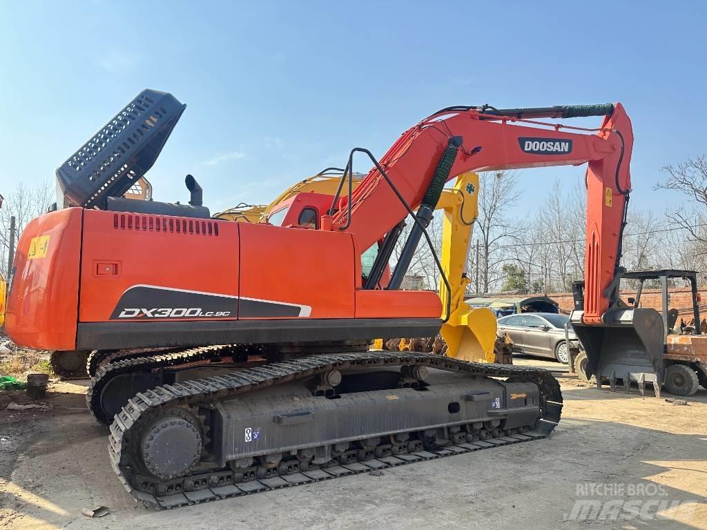 Doosan DX 300 Pásová rýpadla