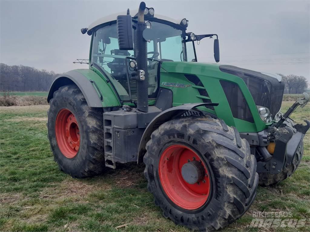 Fendt 826 Vario Traktory