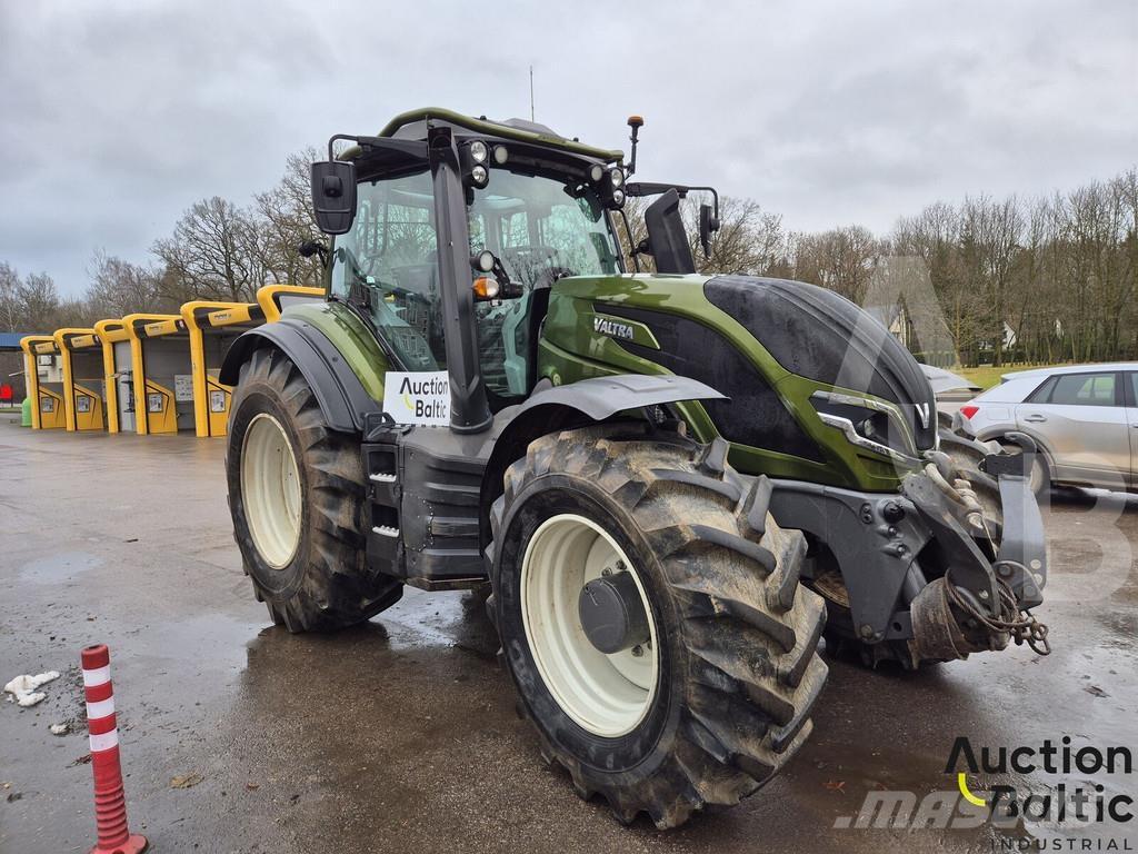 Valtra T235 Traktory
