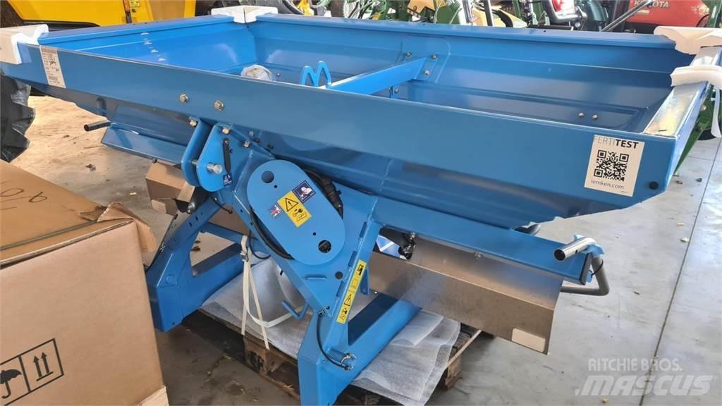 Lemken SPICA 8/900 Rozmetadlo minerálních hnojiv