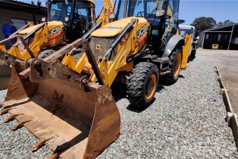 JCB 3CX 4X4 Rýpadlo-nakladače