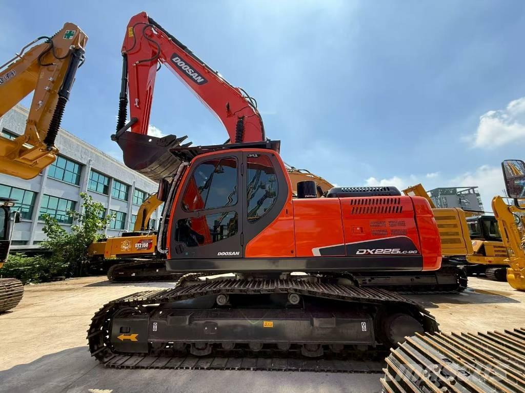 Doosan DX 225 Pásová rýpadla