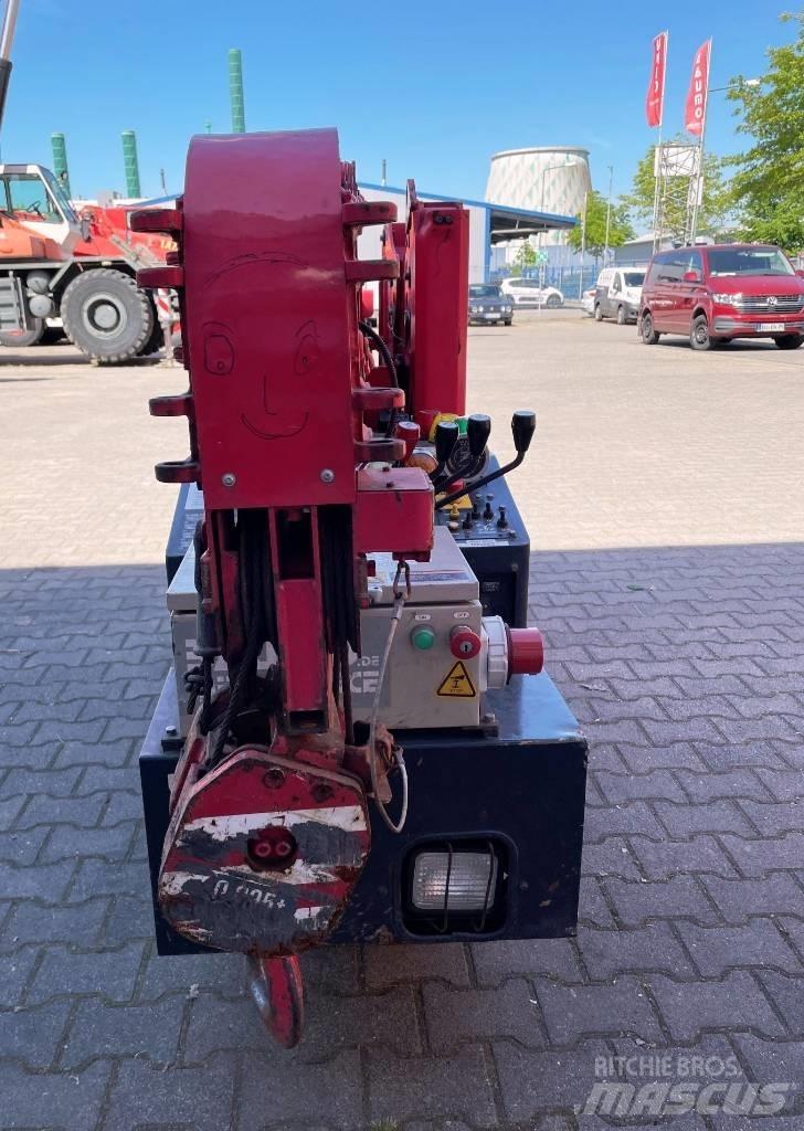Unic URW-095 Minijeřáby