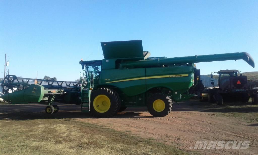 John Deere S 670 Sklízecí mlátičky