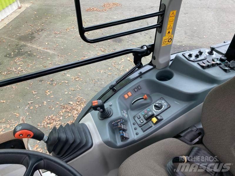 CLAAS NEXOS 260 L Traktory