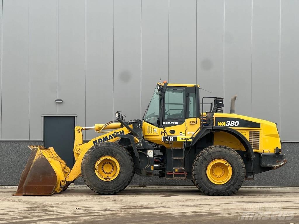 Komatsu WA 380-7 Kolové nakladače