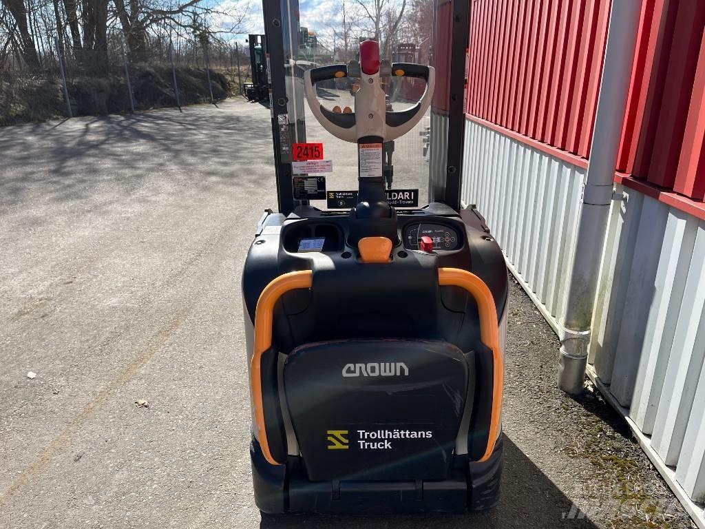 Crown ETi40001,2 Ručně vedené vysokozdvižné vozíky