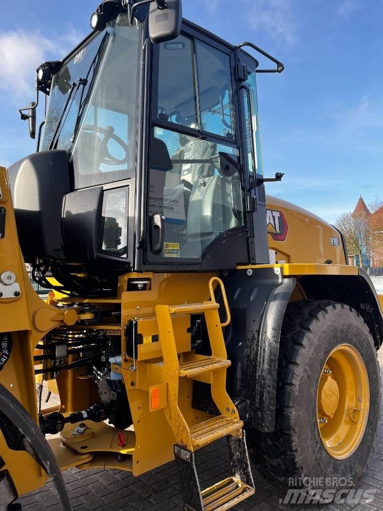 CAT 910 Kolové nakladače