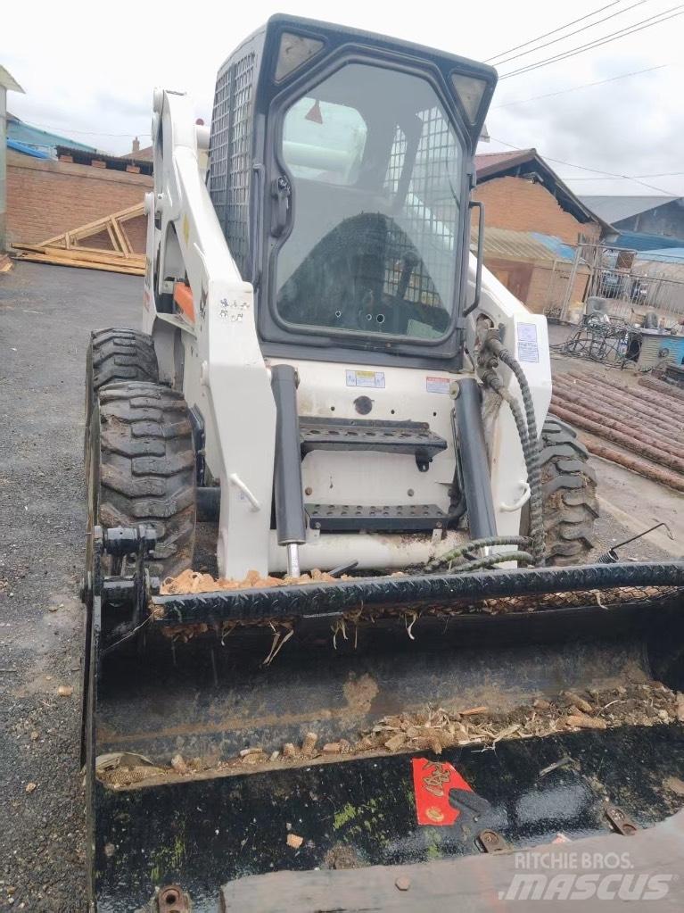 Bobcat S 300 Smykem řízené nakladače