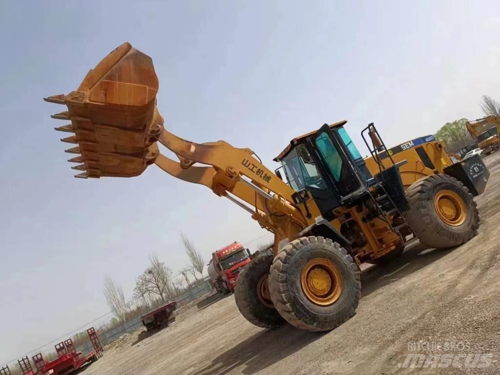 CAT 660D Kolové nakladače