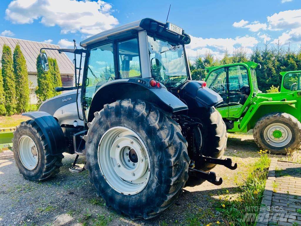 Valtra T 121 Traktory