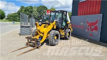 CAT 908 Kolové nakladače