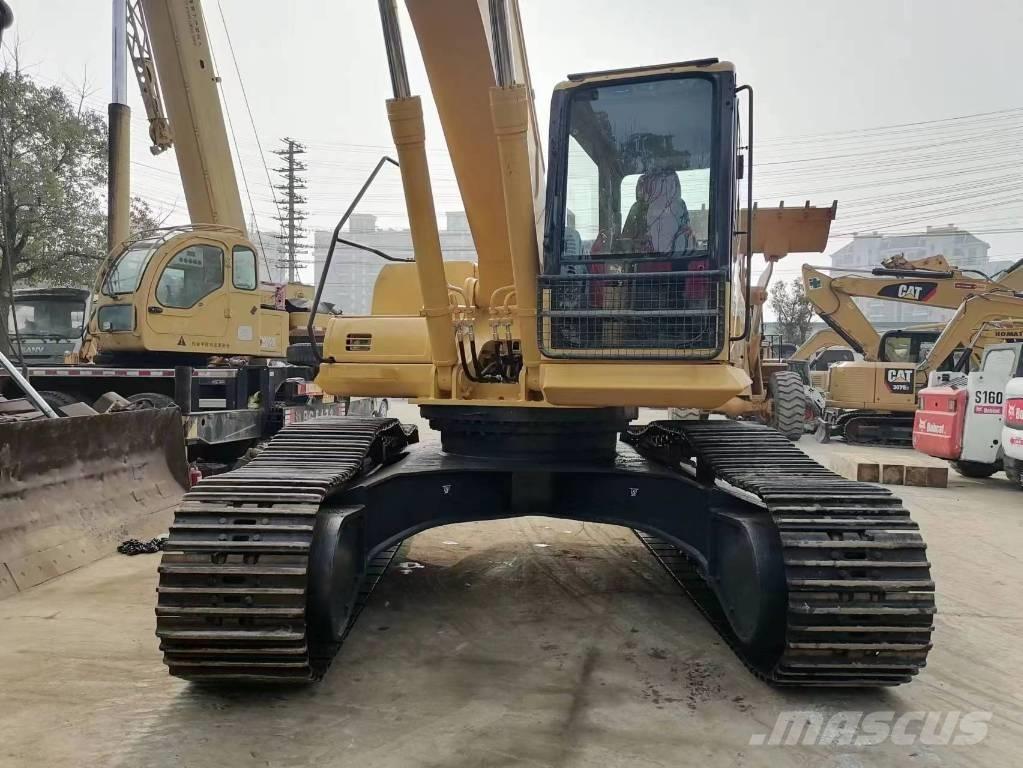 Komatsu PC 300 Pásová rýpadla