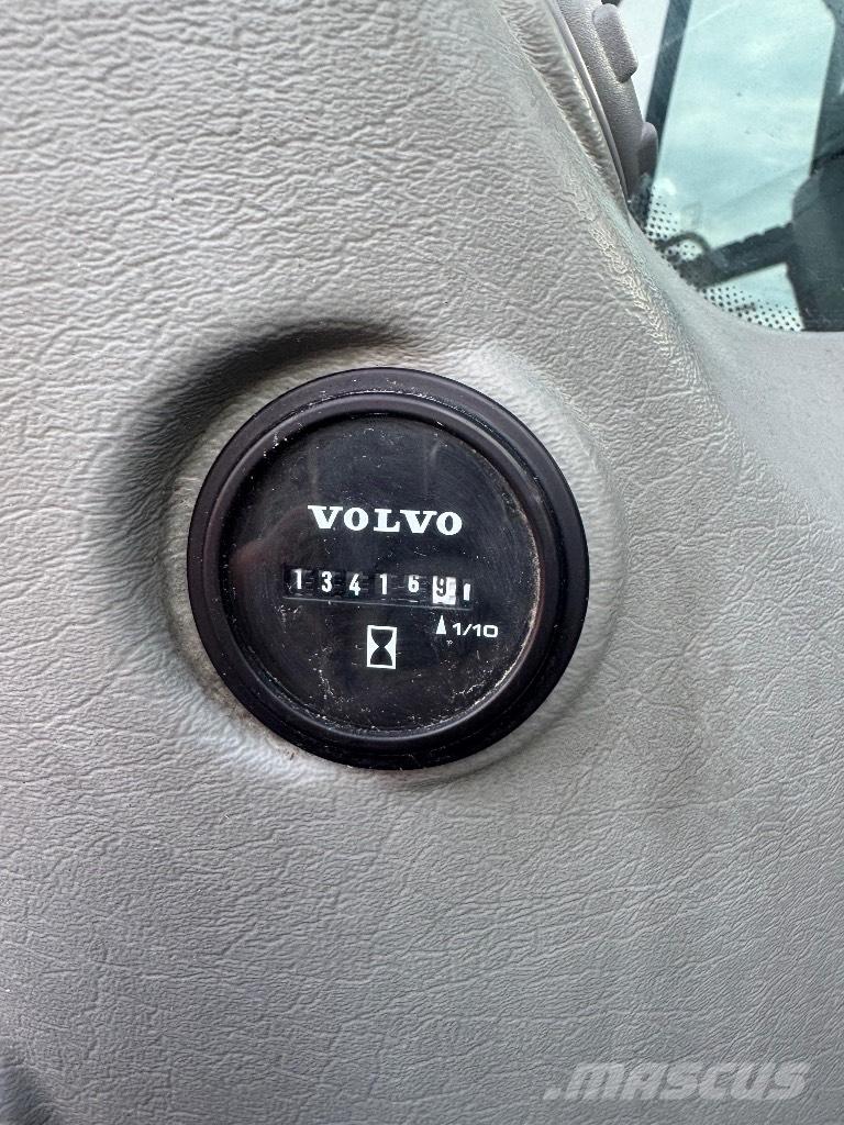 Volvo EC 250 EL Pásová rýpadla