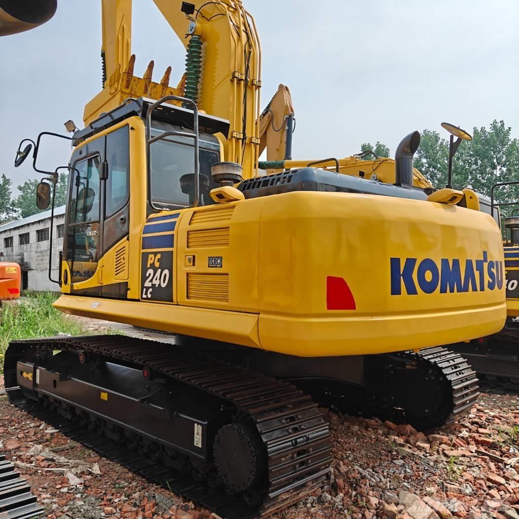 Komatsu 240-8 Pásová rýpadla