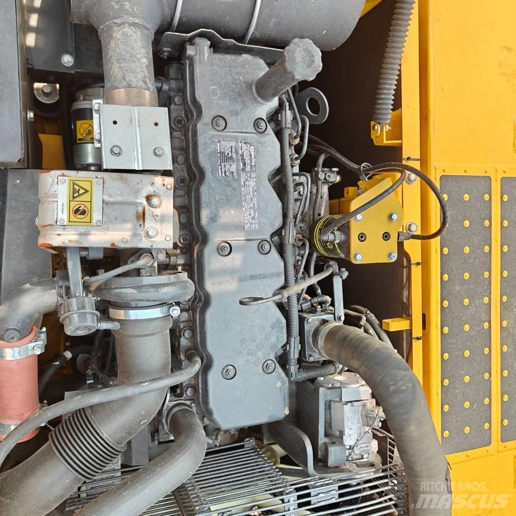 Komatsu 240-8 Pásová rýpadla