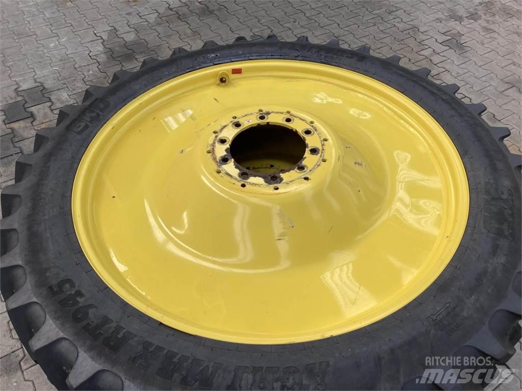 BKT 320/90R54 Pneumatiky, kola a ráfky