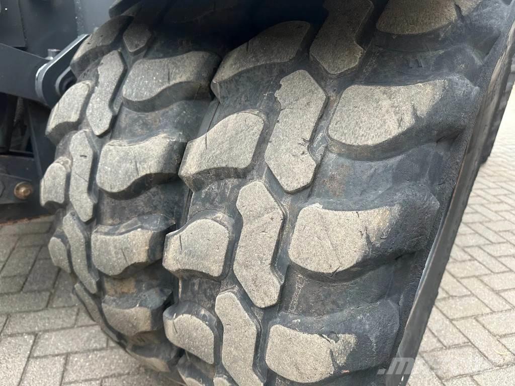 Doosan DX140W-5 Kolová rýpadla