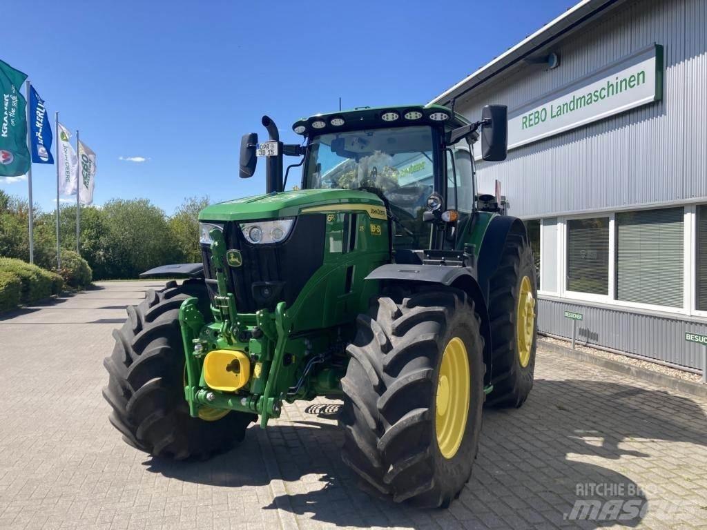 John Deere 6R215 Traktory