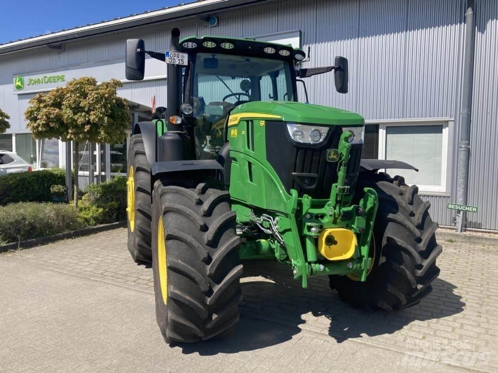 John Deere 6R215 Traktory