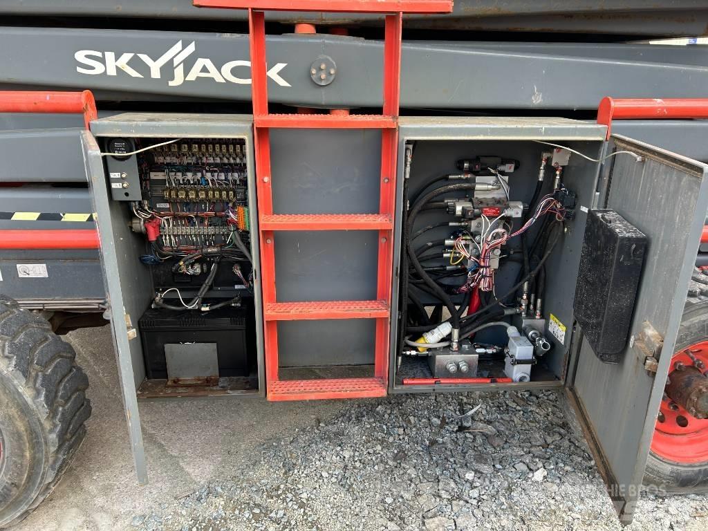 SkyJack SJ 8841 RT Nůžková zvedací plošina