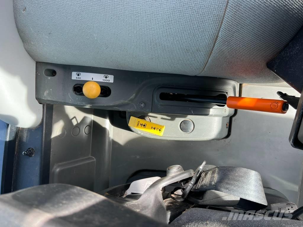 CLAAS Atos 230 Traktory