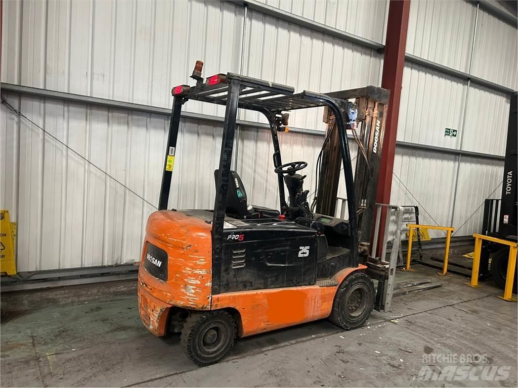 Doosan B25X-5 Akumulátorové vozíky