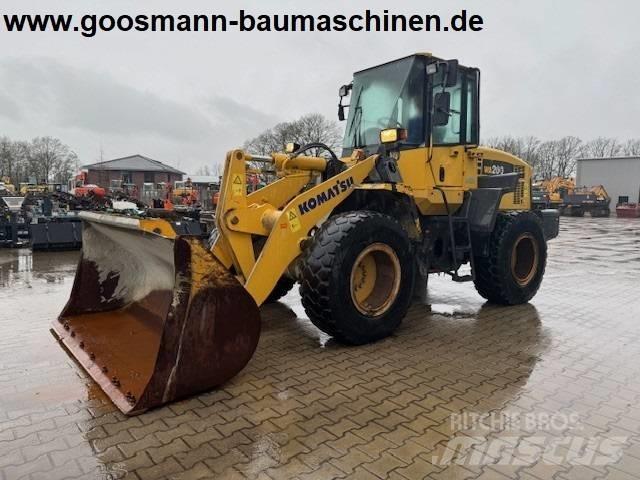 Komatsu WA 200 Kolové nakladače