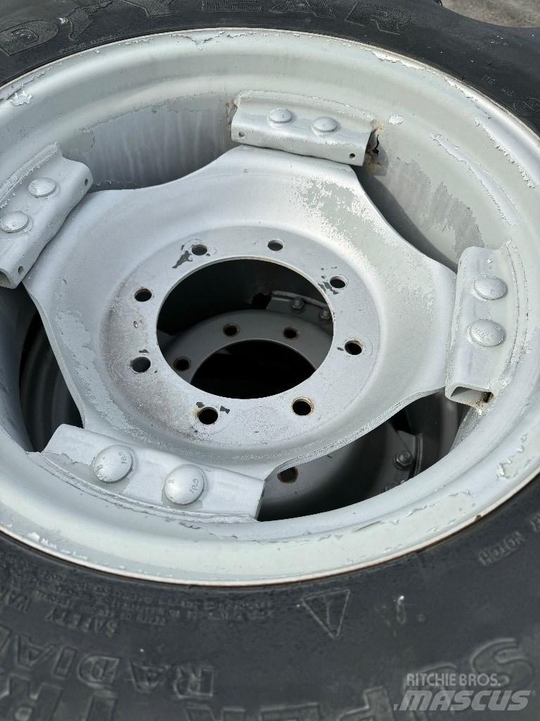 Goodyear 13.6R38 Pneumatiky, kola a ráfky