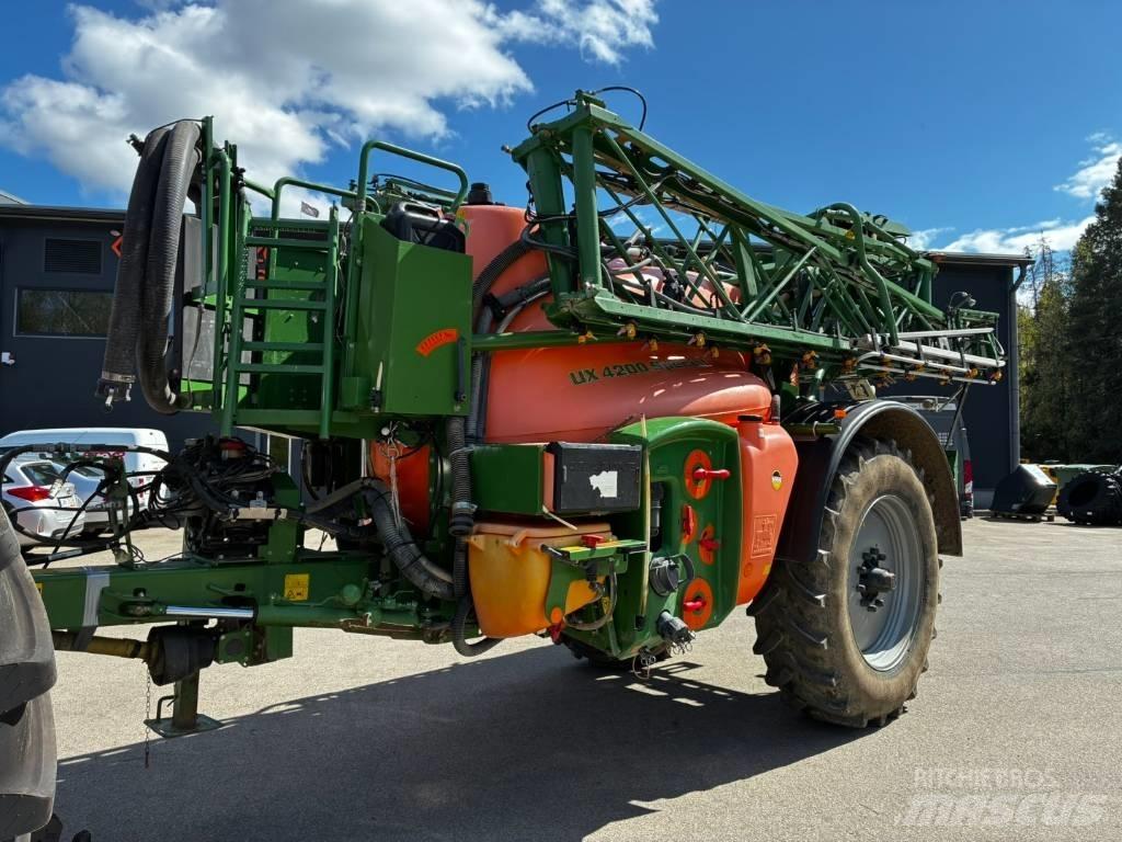 Amazone UX 4200 Tažené postřikovače