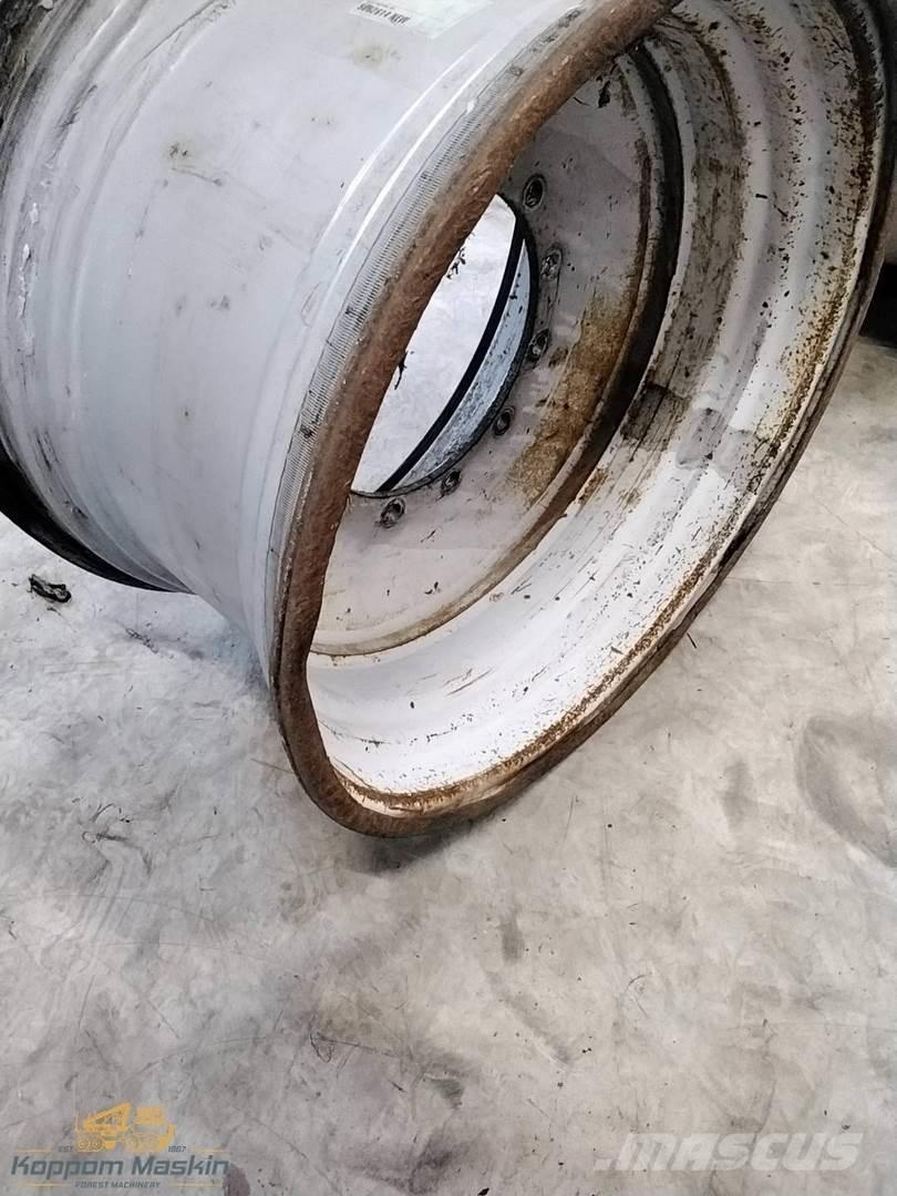 Valmet 901 20x34 Pneumatiky, kola a ráfky