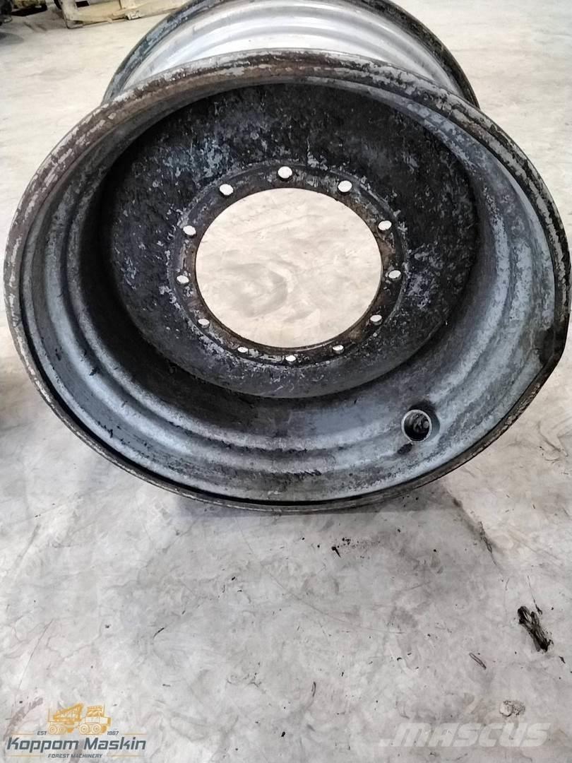 Valmet 901 20x34 Pneumatiky, kola a ráfky