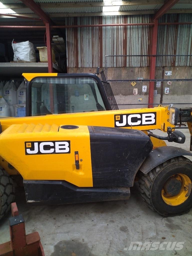 JCB 525-60 Teleskopické manipulátory
