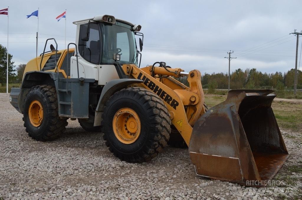 Liebherr 556 2plus2 Nosiče nářadí