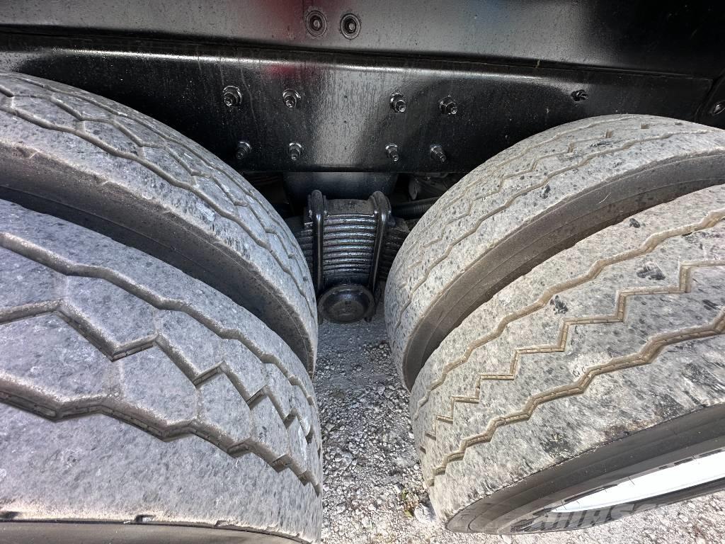 Mack GU713 Kombinované/Čerpací cisterny