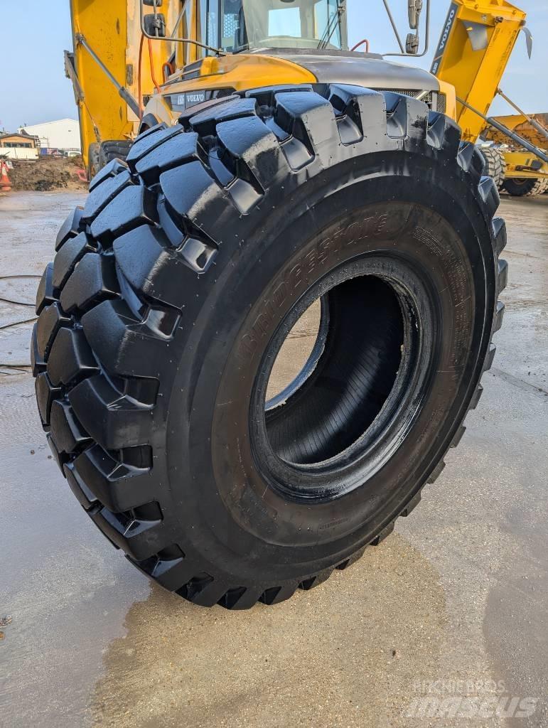Bridgestone VLTS Pneumatiky, kola a ráfky