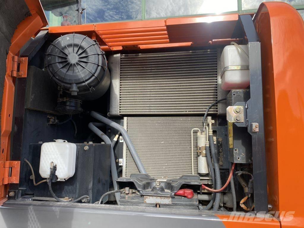 Hitachi ZX 140 W-3 Kolová rýpadla