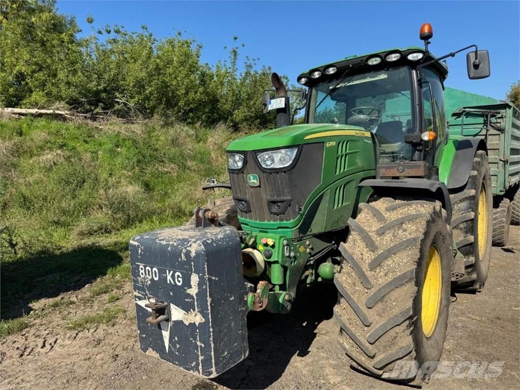John Deere 6215 R Traktory