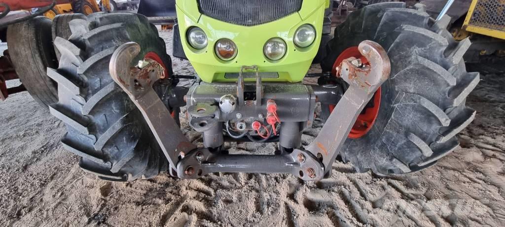 CLAAS AXOS 310 Traktory