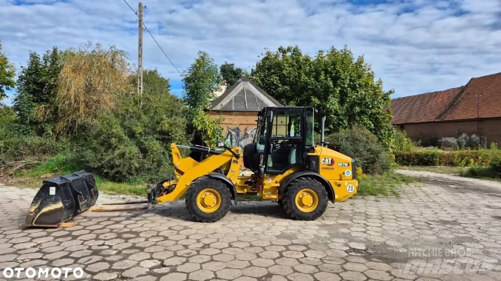 CAT 906 Kolové nakladače