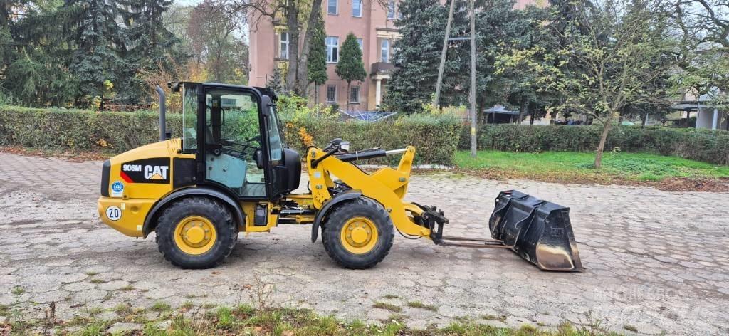 CAT 906 Kolové nakladače
