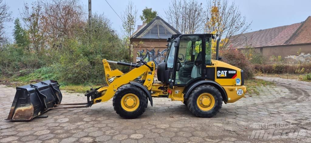 CAT 906 Kolové nakladače