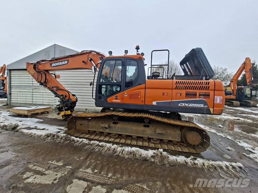 Doosan DX 255 LC-5 Pásová rýpadla